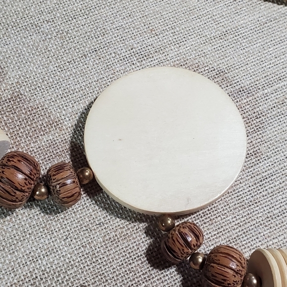 Chunky carved Wood bead burned wood Sun pendant Tribal boho natural Necklace - Picture 9 of 10